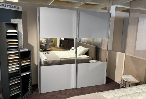 Schiebetürschrank von «Jutzler»