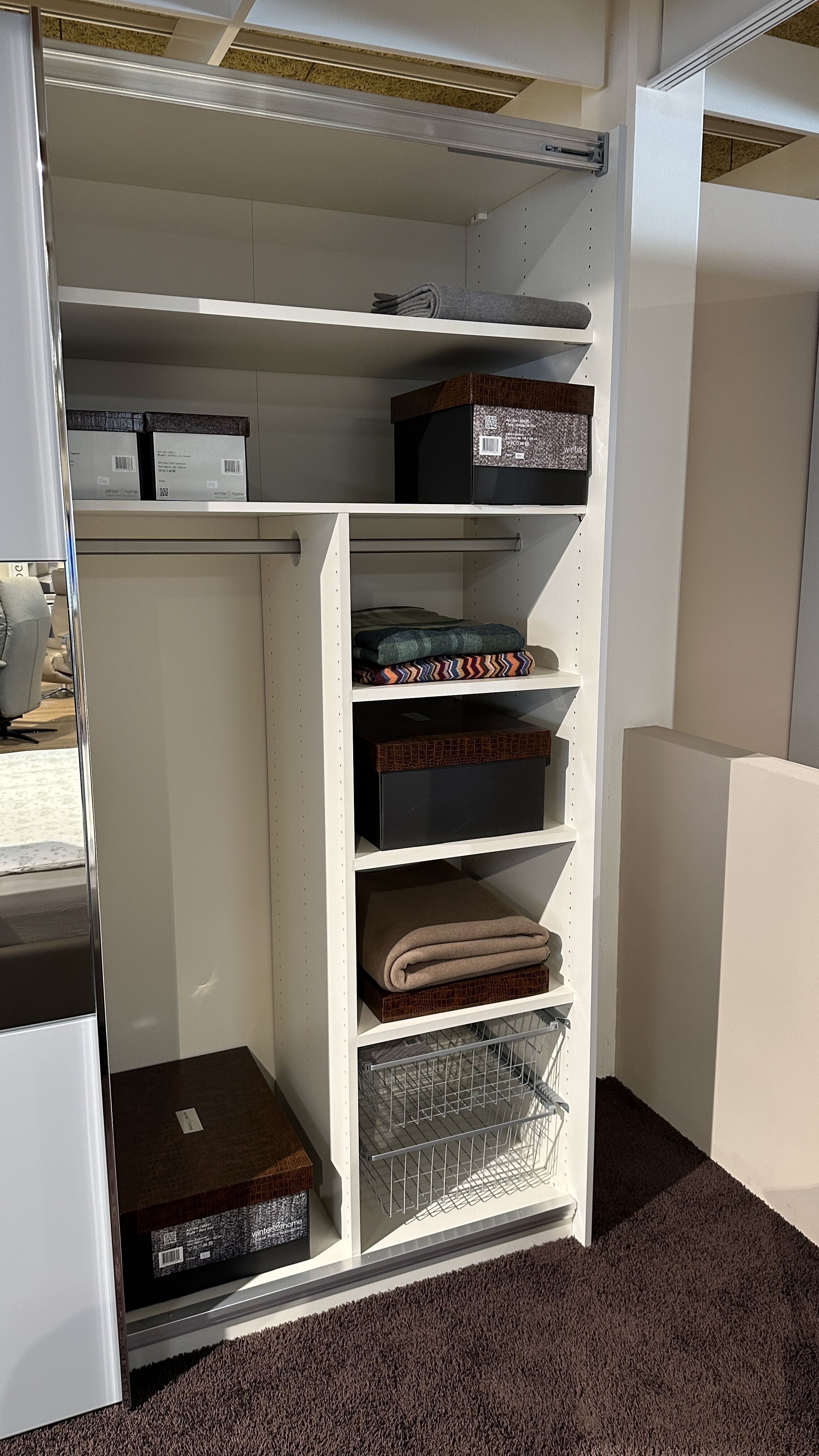 Schiebetürschrank von «Jutzler»