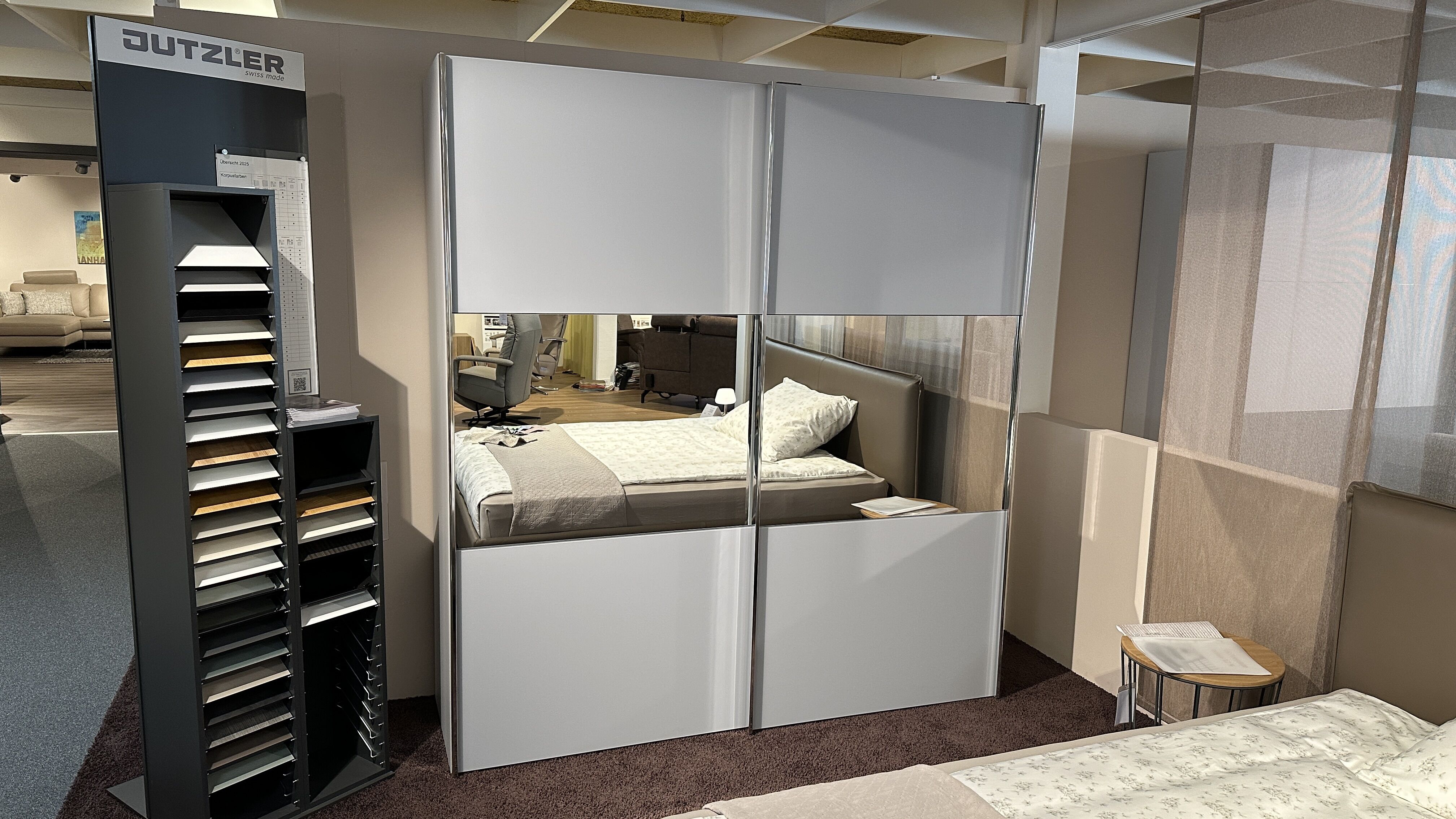 Schiebetürschrank von «Jutzler»