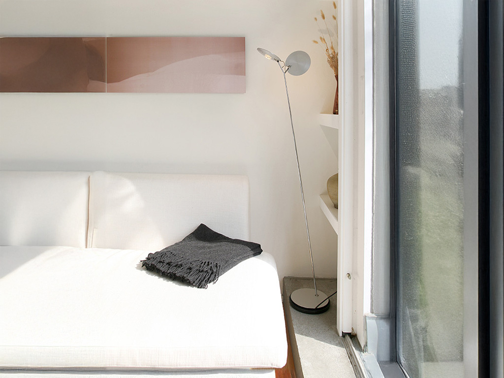 Leuchte OyO S von Baltensweiler in einem Schlafzimmer