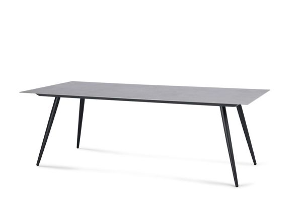 Tisch der Serie Kapstadt von Hunn Gartenmöbel