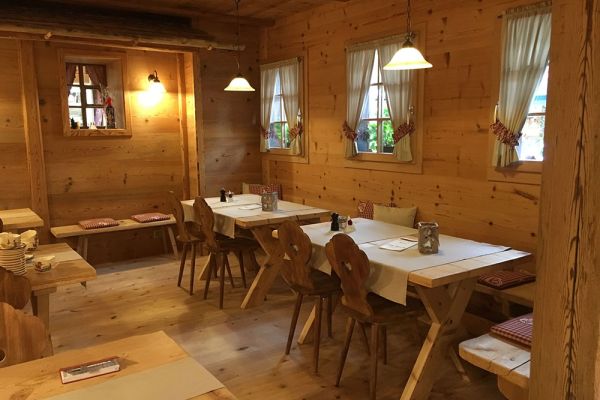 Schwizer Chäshüttli von «Chäs Rösch» in Spiez