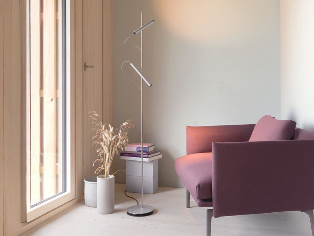 Leuchte Linija von Baltensweiler in einem Wohnzimmer 