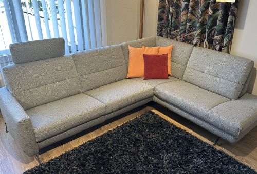 Elegante Polstergruppe der Serie «6271» von «Himolla»