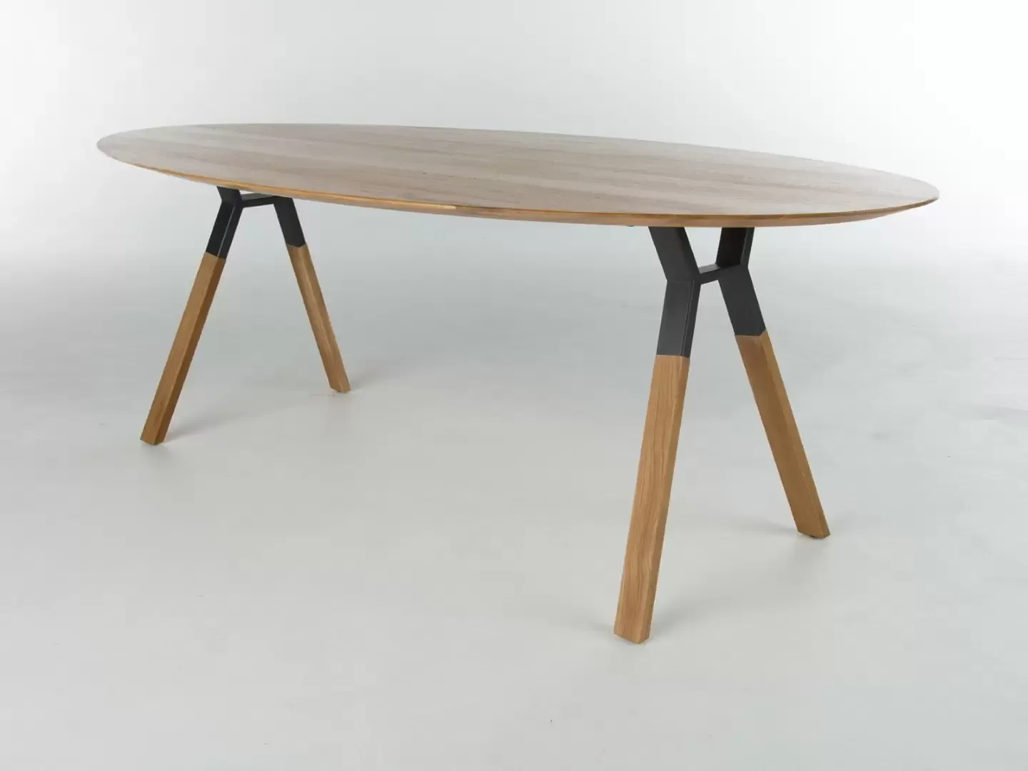 Tisch «Remo» von «Bert Plantagie» IV