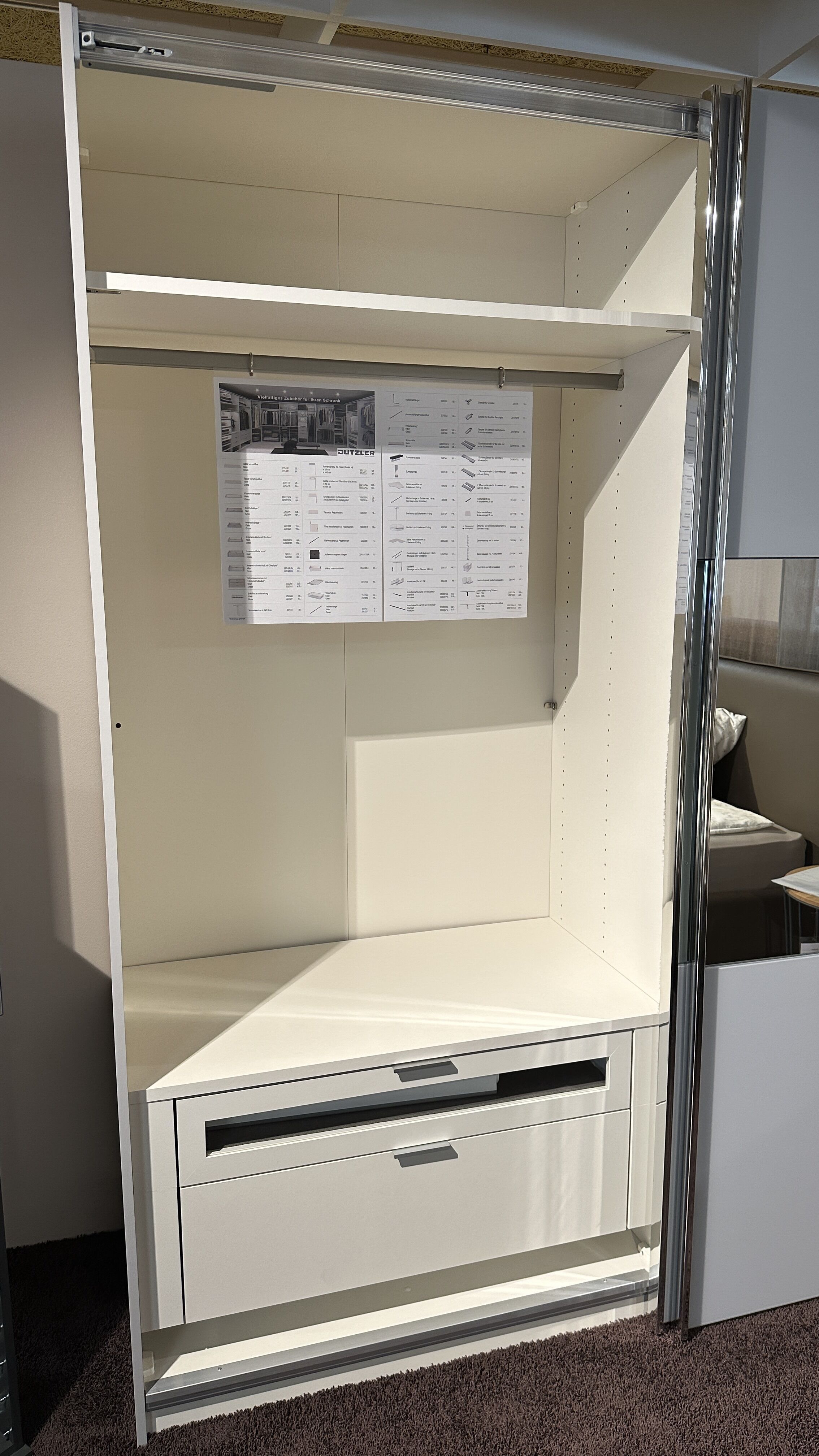 Schiebetürschrank von «Jutzler»