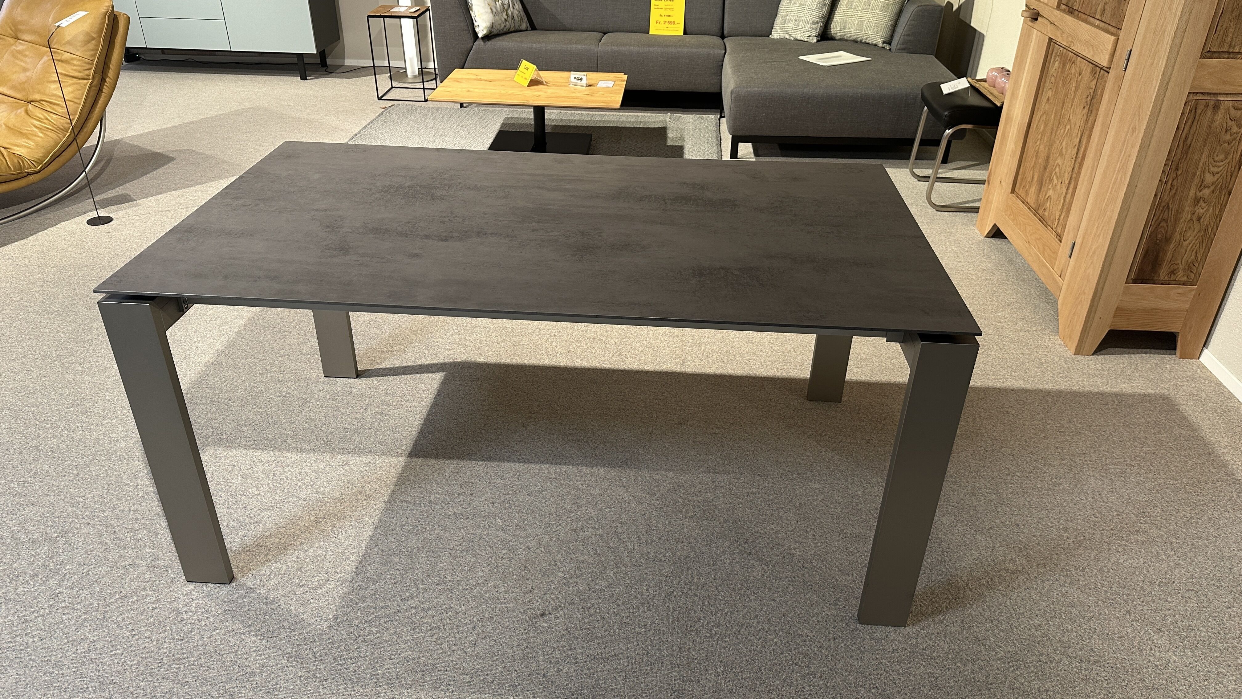 Auszugstisch von «Sitzplatz.ch» aus HPL schiefergrau