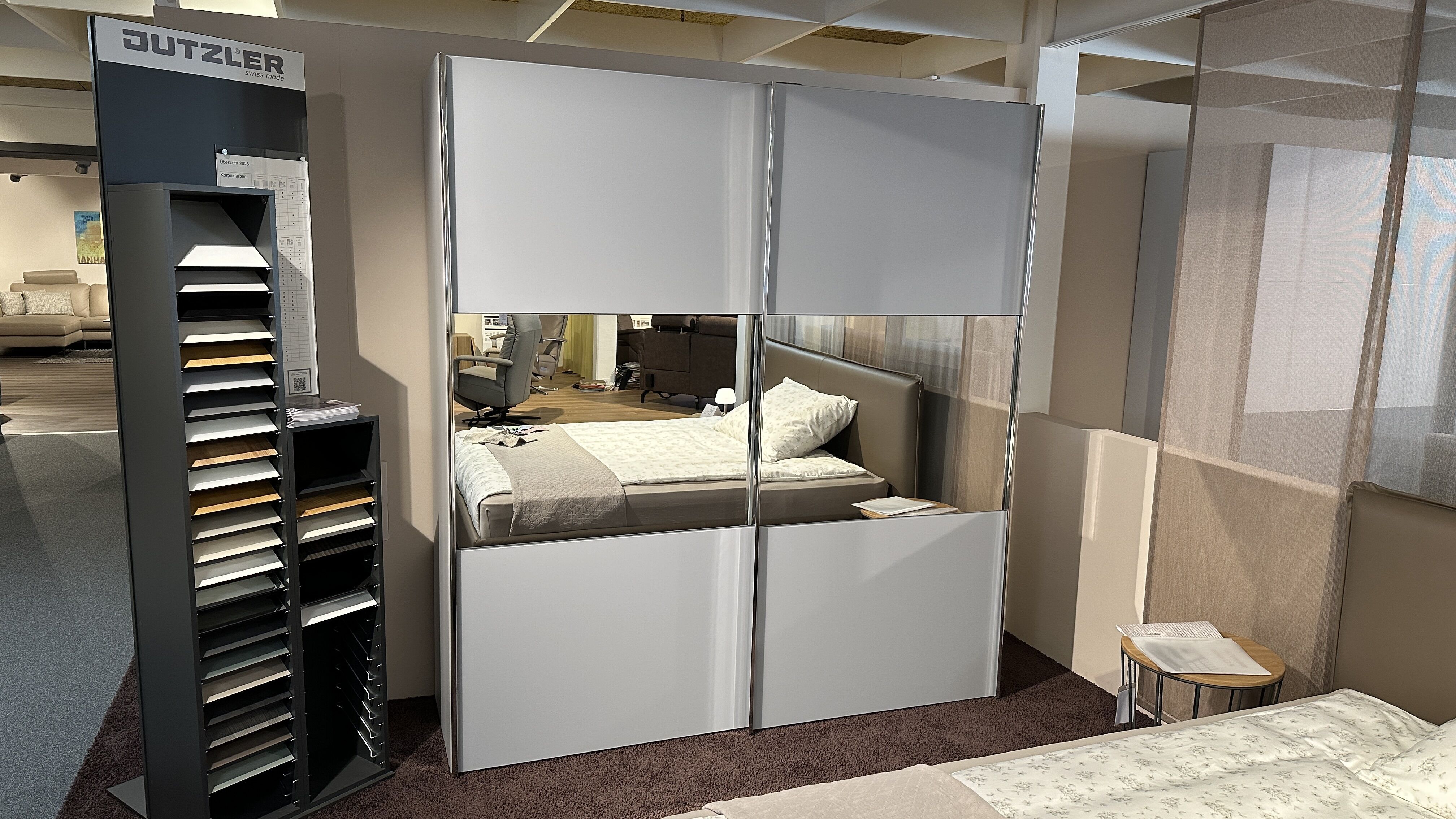 Schiebetürschrank von «Jutzler»