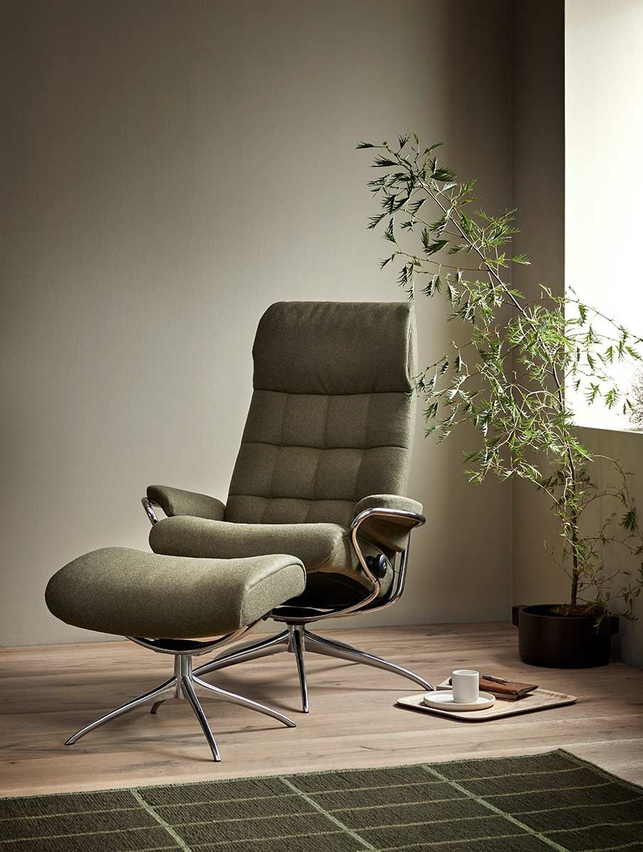 Relaxsessel London von Stressless in einem minimalistisch eingerichteten Wohnzimmer