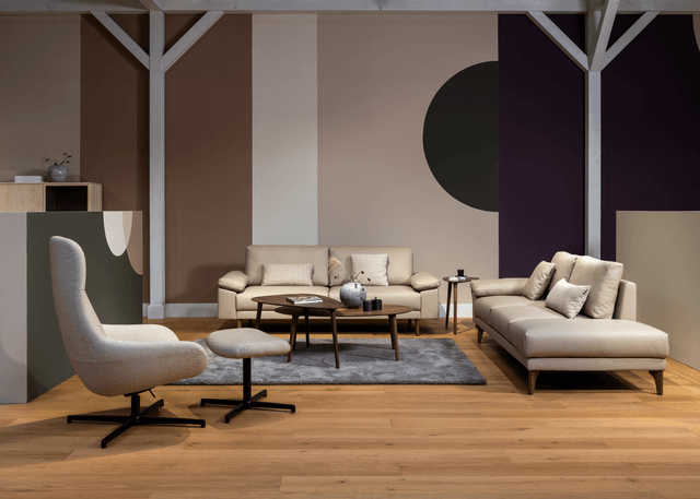 Relaxsessel CR.485 von creation by Rolf Benz in einem Studio mit weiteren Modellen der Marke 